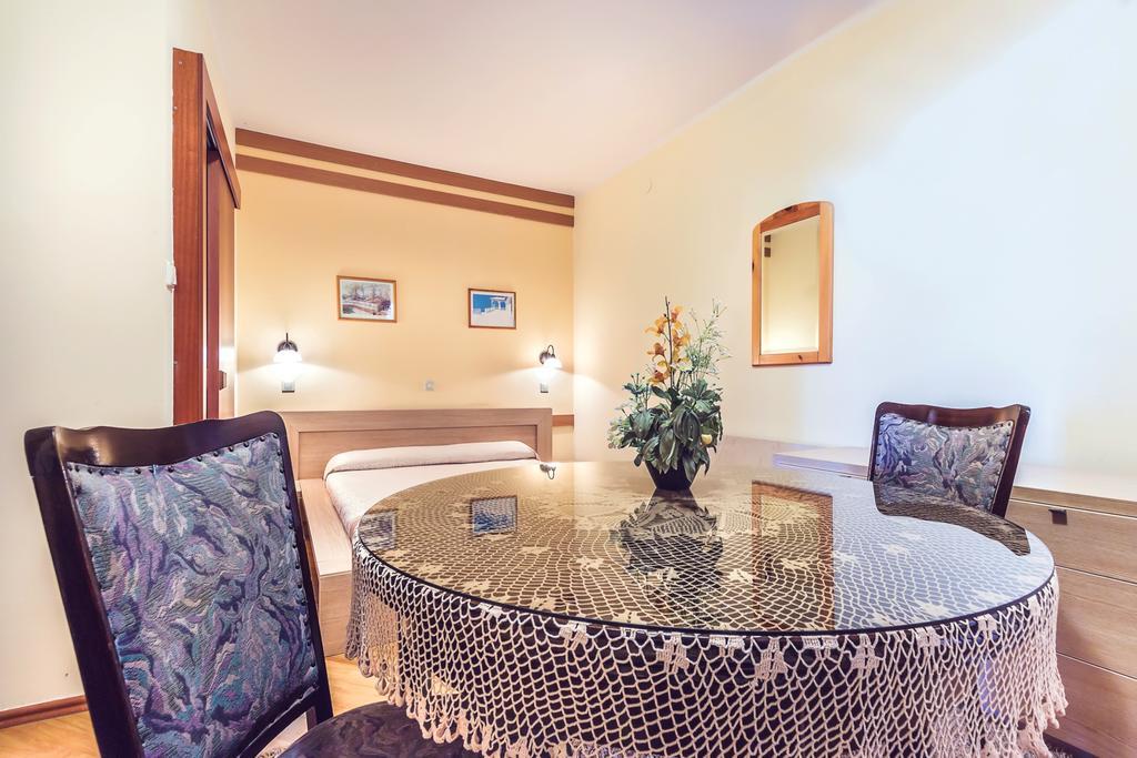 Ičići Villa Roses Apartments & Wellness מראה חיצוני תמונה